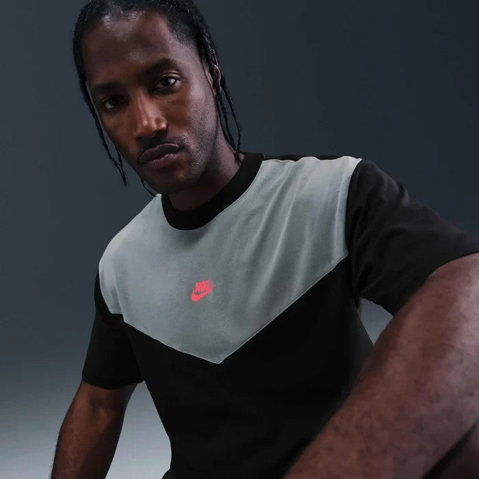 Nike T-Shirt Mens Black Grey Sportswear Swoosh Logo