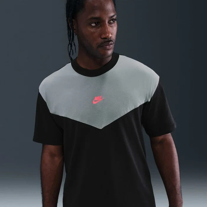 Nike T-Shirt Mens Black Grey Sportswear Swoosh Logo
